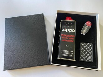 Zippo Geschenkbox M Fzg. 60004439 + Steine + Benzin