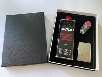 Zippo Geschenkbox R Fzg. 60005428 + Steine + Benzin